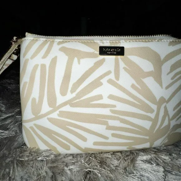 Kate Spade Wristlet - Picture 1 of 5